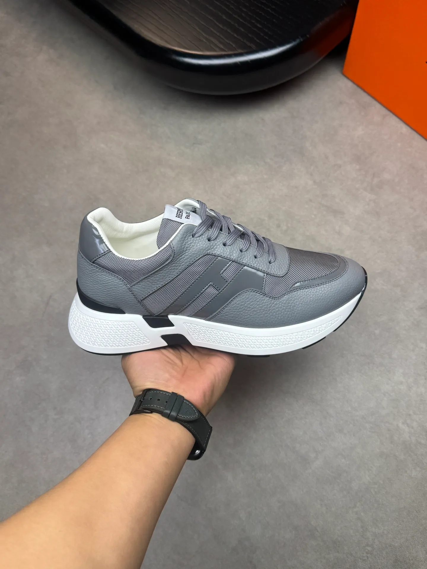 [HERMES] Hermès men's shoes 💰520💰 - high-end quality original items 🔍🔍🔍 casual sports shoes - upper: 🔝 pebbled calfskin, brand high mercerized canvas, body sewn with brand ´H´ totem, tongue brand logo cloth label - lining: water-dyed cowhide -Outsole: Ultra-light T men's shoes 💰U foam·rubber; two-color molded outsole -Ultra-high quality control·Fine workmanship: highlighted (high-end·luxury·grade) -Size: 39-44 (38, 45, can be customized)